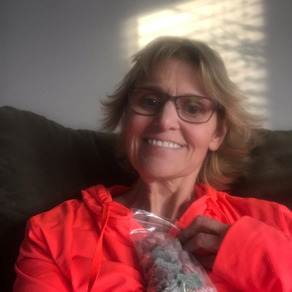 Meet your Posher, Candy - Picture 2 of 3